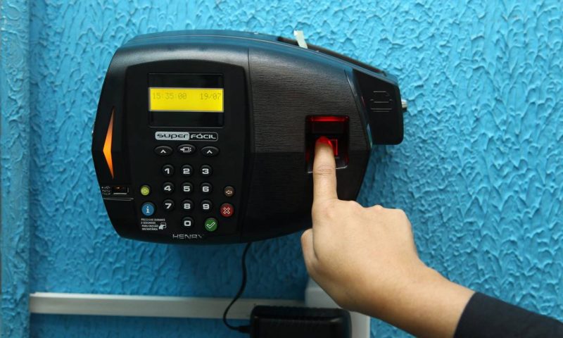 Prefeitura de Dourados regulamenta controle de frequência por meio do ponto eletrônico 