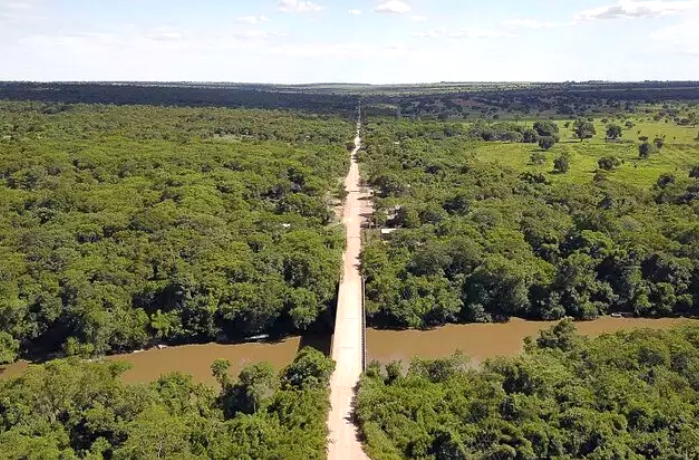 Amigos tentam atravessar rio até cachoeira e jovem acaba desaparecendo 