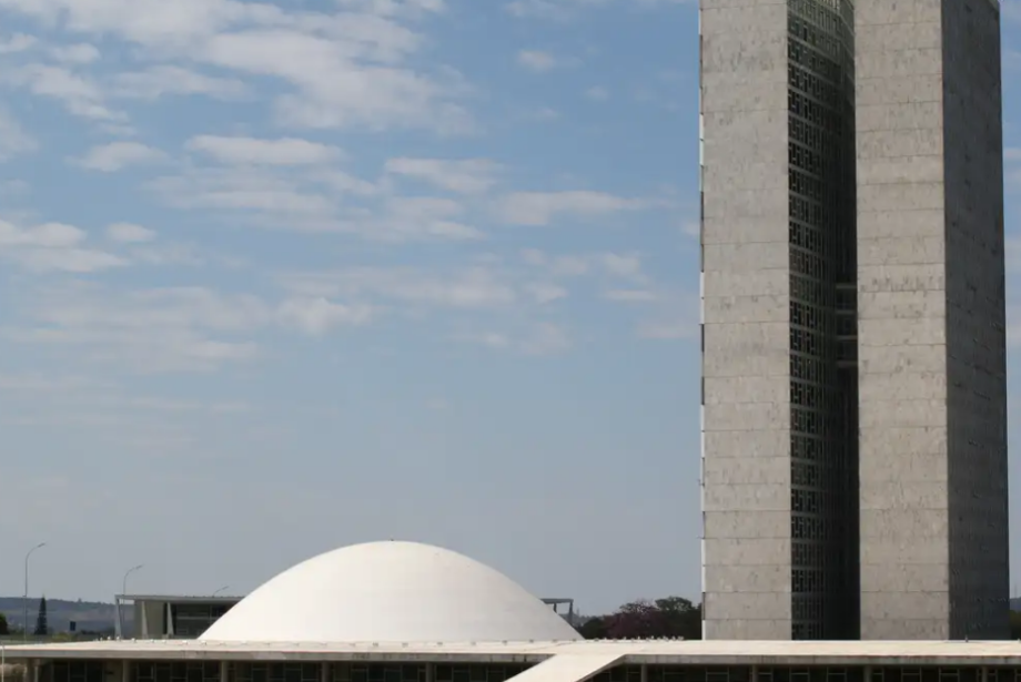 Senado pede que Dino libere recursos de emendas parlamentares