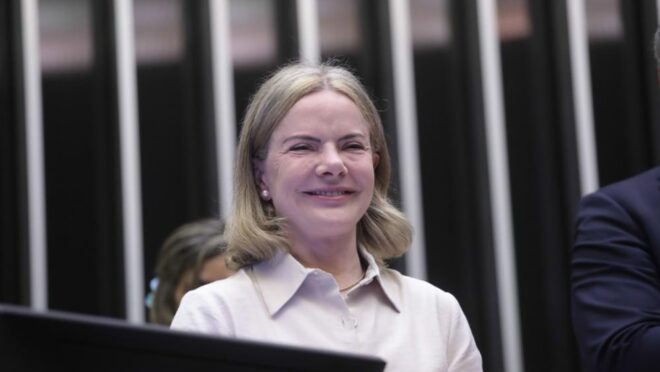 Para comandar articulação política Lula nomeia Gleisi Hoffmann