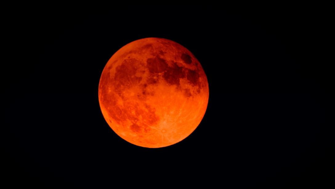 'Lua de Sangue': Eclipse total da Lua acontece na madrugada de sexta-feira; saiba como acompanhar 