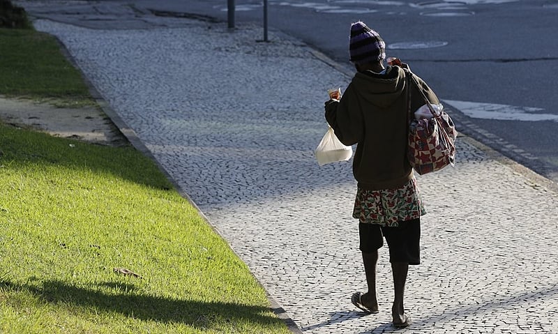Morador de rua é expulso do camelódromo ao tentar tomar café