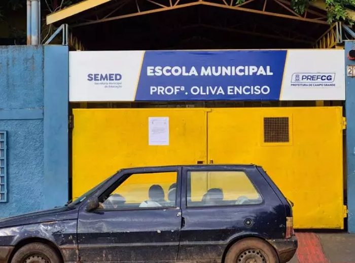 Sem saber de paralisação, desavisados encontram portões fechados nas escolas