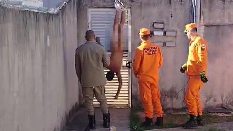 Homem fica nu e pendurado pelas calças em muro ao tentar invadir casa da ex-companheira