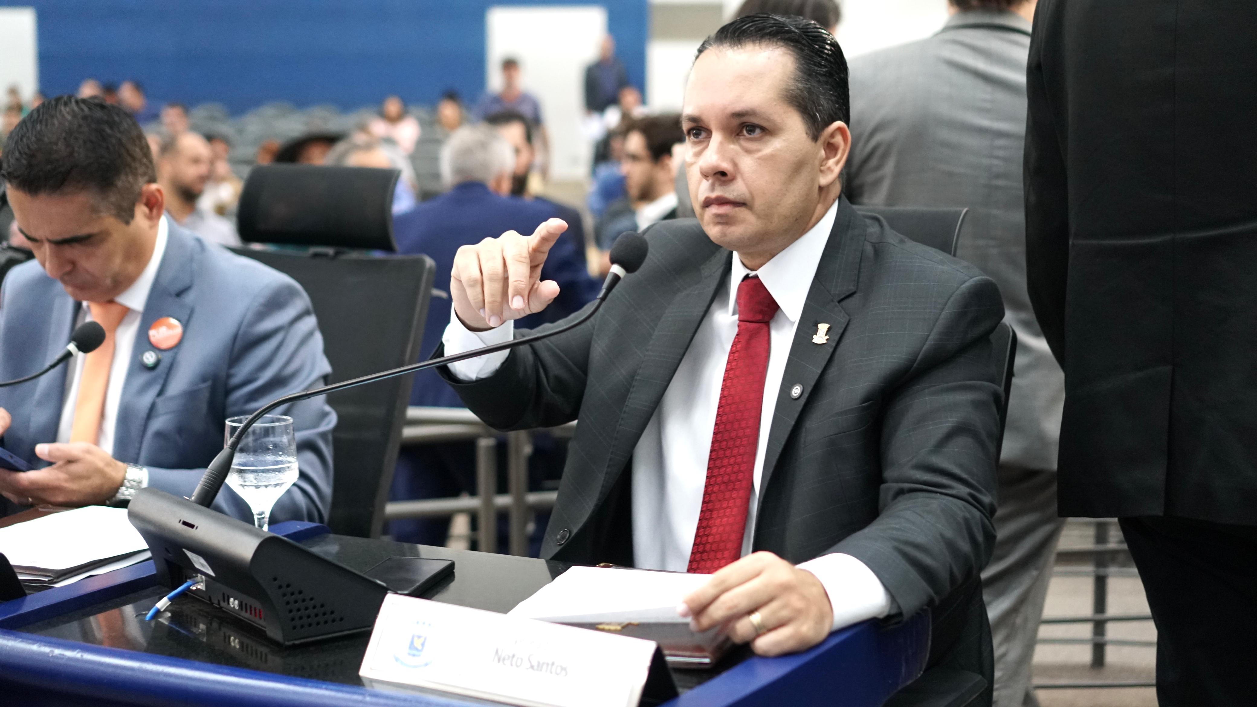 Vereador Neto Santos pede atenção da Secretaria de Obras para recuperação de vias em Campo Grande