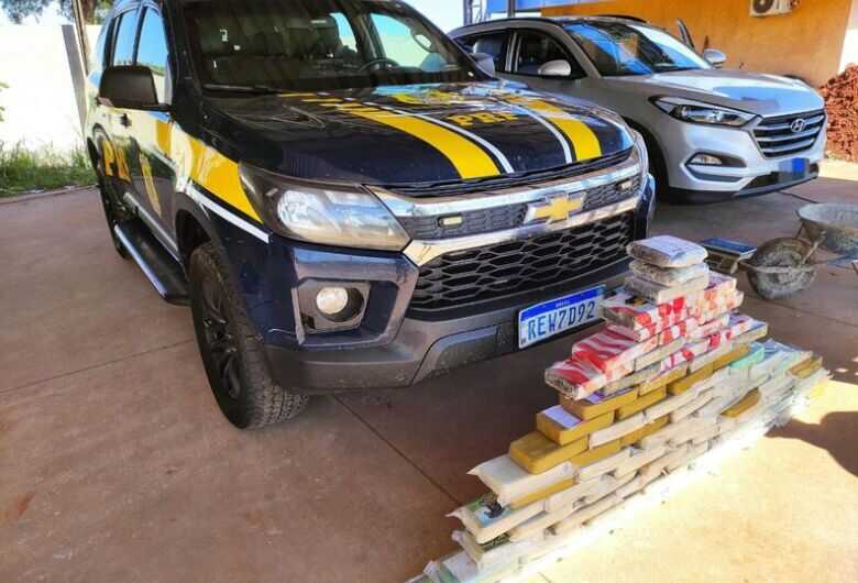 Viajando com filho de 12 anos, traficante é presa com mais de 80kg de cocaína em MS