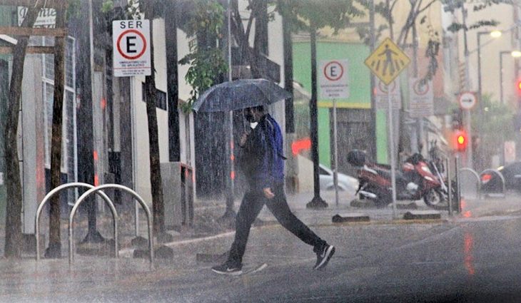 Previsão de tempestade deixa 68 cidades de MS em alerta