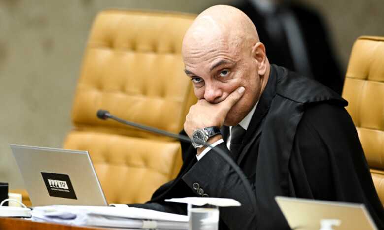 Ministro nega pedido de Bolsonaro para adiar ação sobre trama golpista 