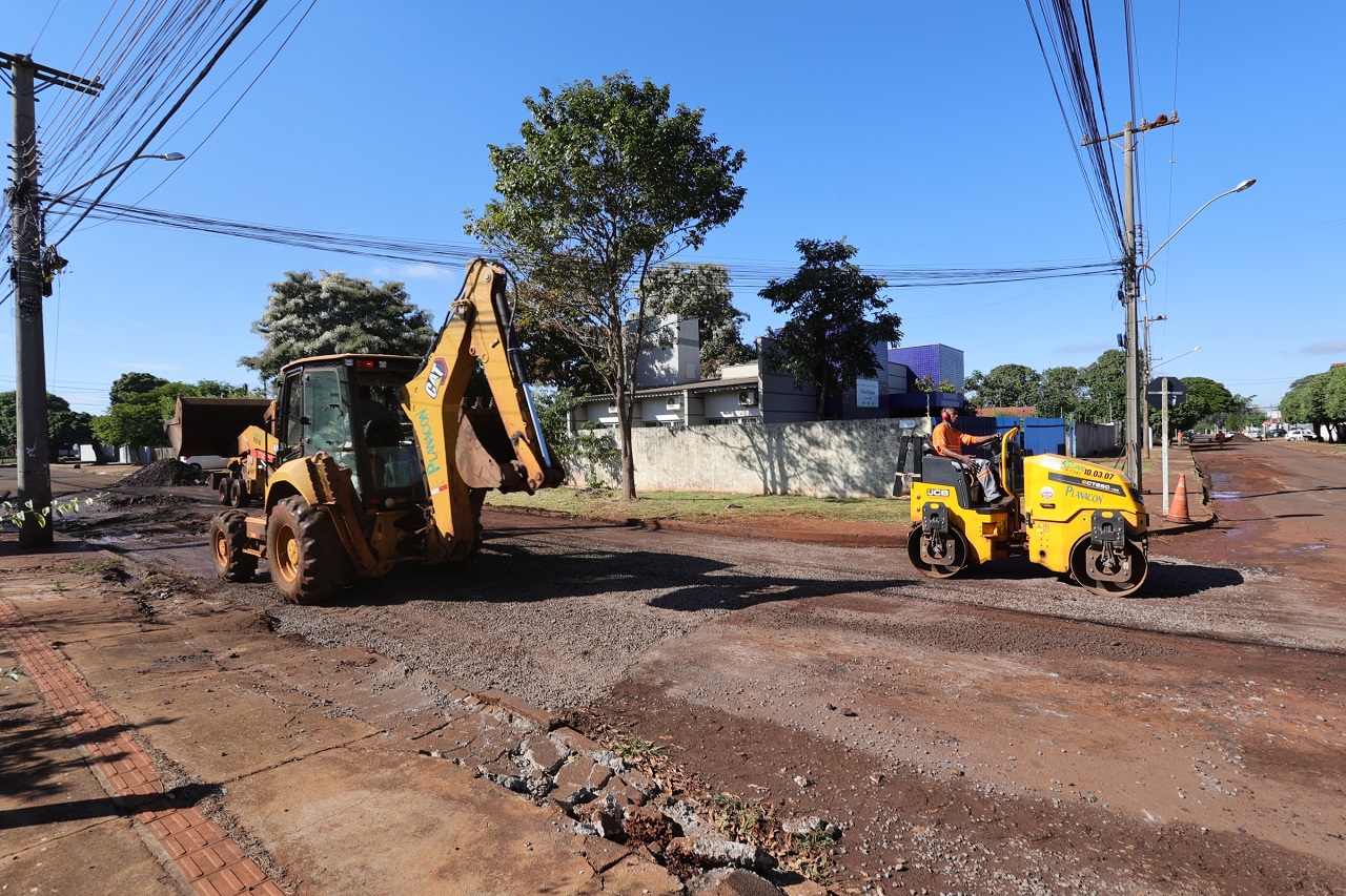 Prefeitura de Dourados inicia operação tapa-buracos na região da Vila Mary