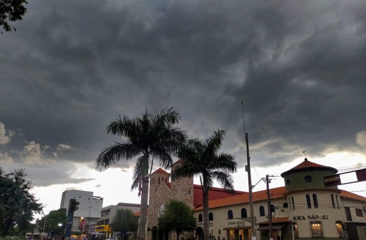 Sábado amanhece gelado e com alerta de tempestade em 51 cidades de MS