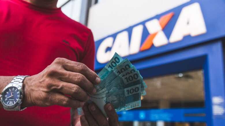Caixa libera abono salarial para nascidos em julho e agosto