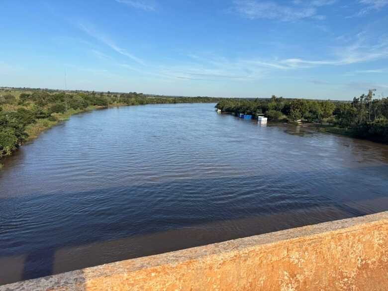 Médica pula de ponte e desaparece no rio Ivinhema