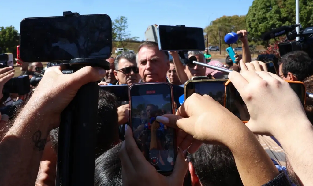 “Suprema humilhação”, diz Bolsonaro sobre tornozeleira eletrônica 