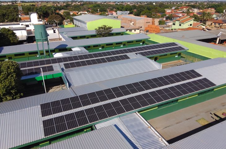 Placas solares e produção de energia limpa levam modernidade e economia de gastos às escolas estaduais de MS