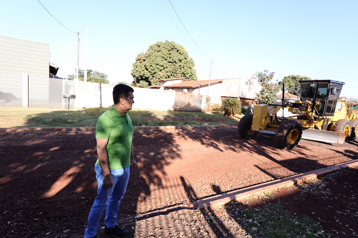 Prefeitura leva asfalto e acessibilidade para entorno do Posto de Saúde do Altos do Indaiá 