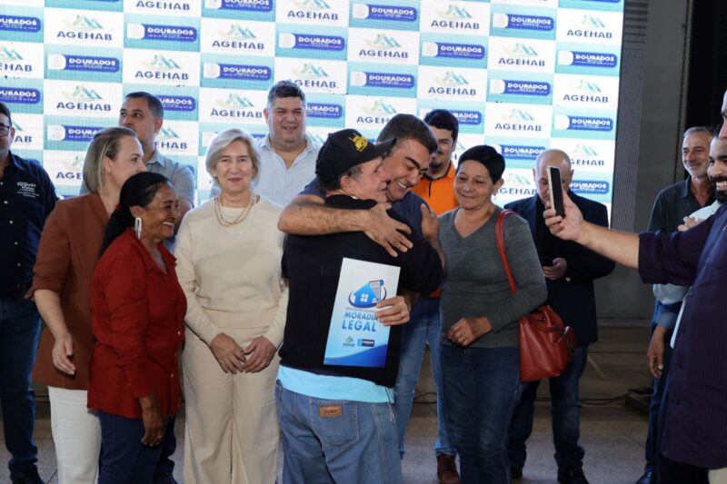 Prefeitura entrega escritura de imóveis a 250 famílias de Dourados