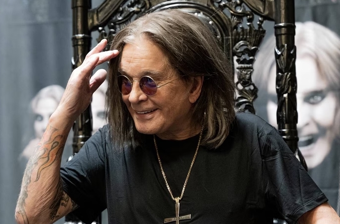 Morre o cantor Ozzy Osbourne, aos 76 anos