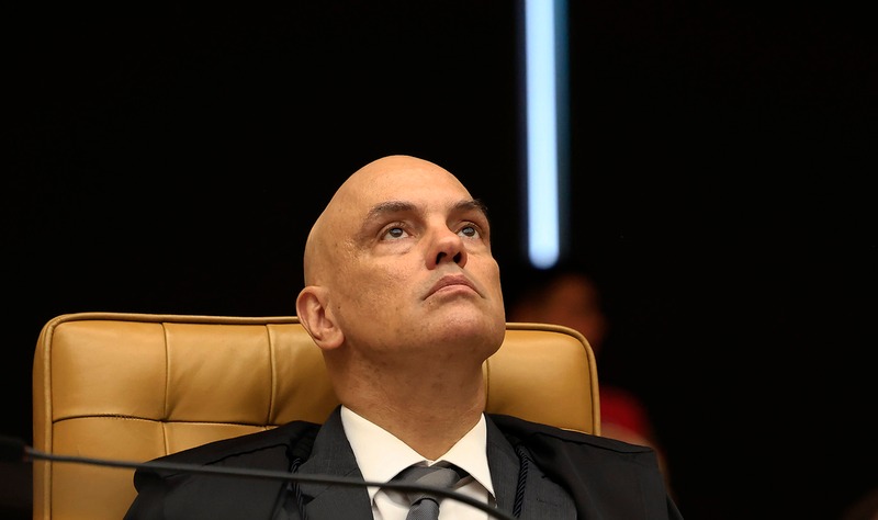 Oposição consegue 41 assinaturas e pede impeachment de Moraes 