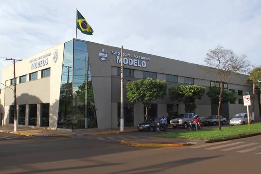 Modelo Auto Peças 57 anos de tradição, inovação e confiança em Dourados 