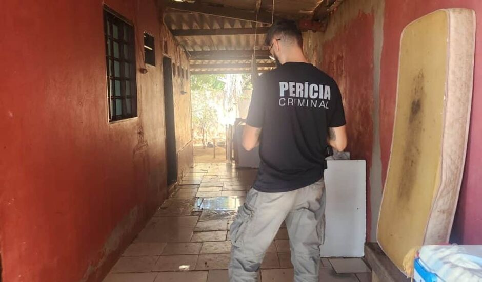 Padrasto estupra adolescente após mãe fornecer cachaça a ela em MS 