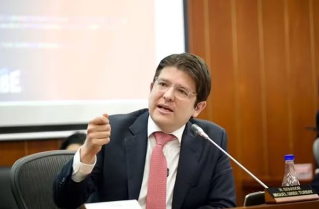Morre Miguel Uribe, pré-candidato à presidência da Colômbia