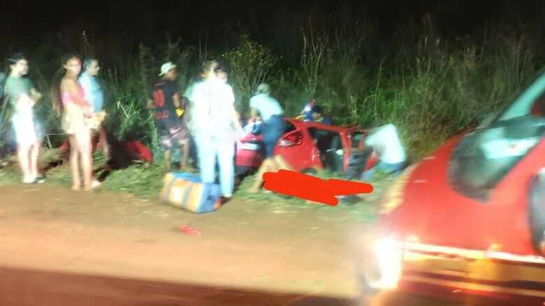 Passageira morre e quatro ficam feridos em acidente entre carro e ônibus em MS