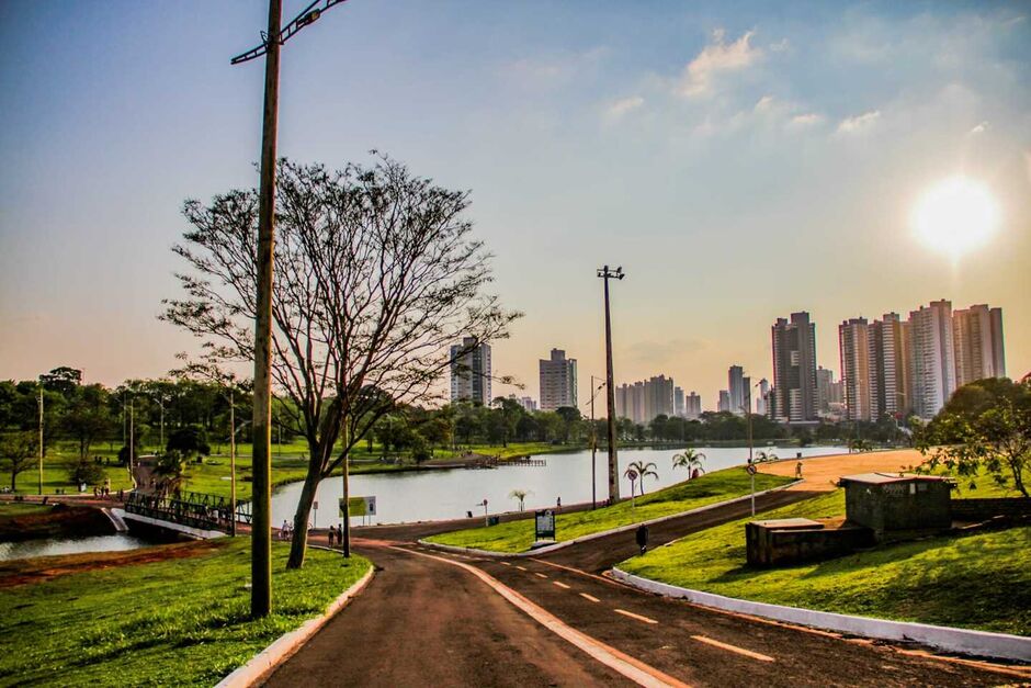 Semana começa com sol intenso e calor acima dos 35° em MS