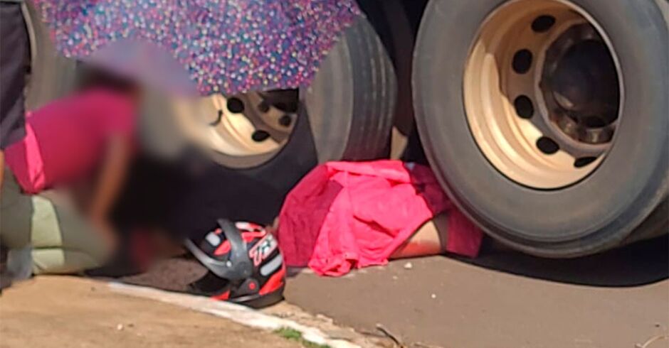Motociclista morre após ir parar debaixo de carreta em MS