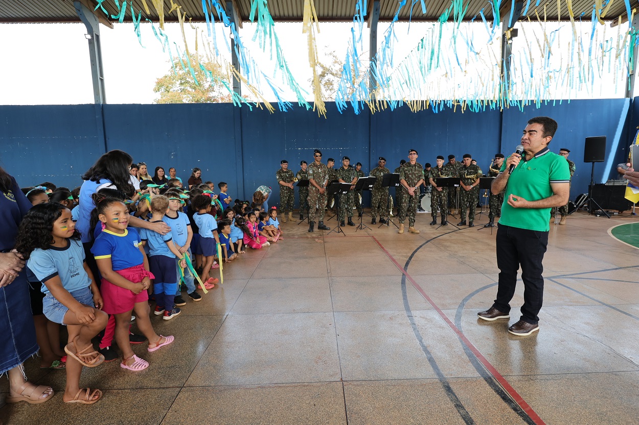 Hora Cívica leva patriotismo e cidadania à Escola Sócrates Câmara