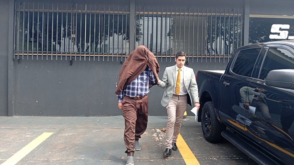 Pecuarista que matou vizinho deixa PED para cumprir prisão na fazenda, com tornozeleira