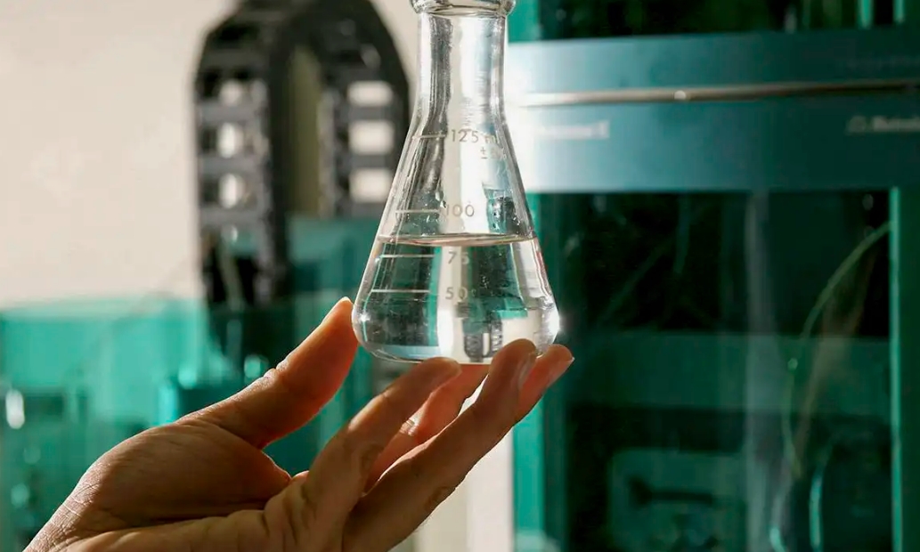 Metanol: saiba o que é a substância presente em bebida adulterada