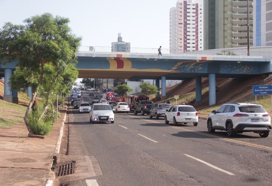Homem morre ao cair de viaduto em Campo Grande 