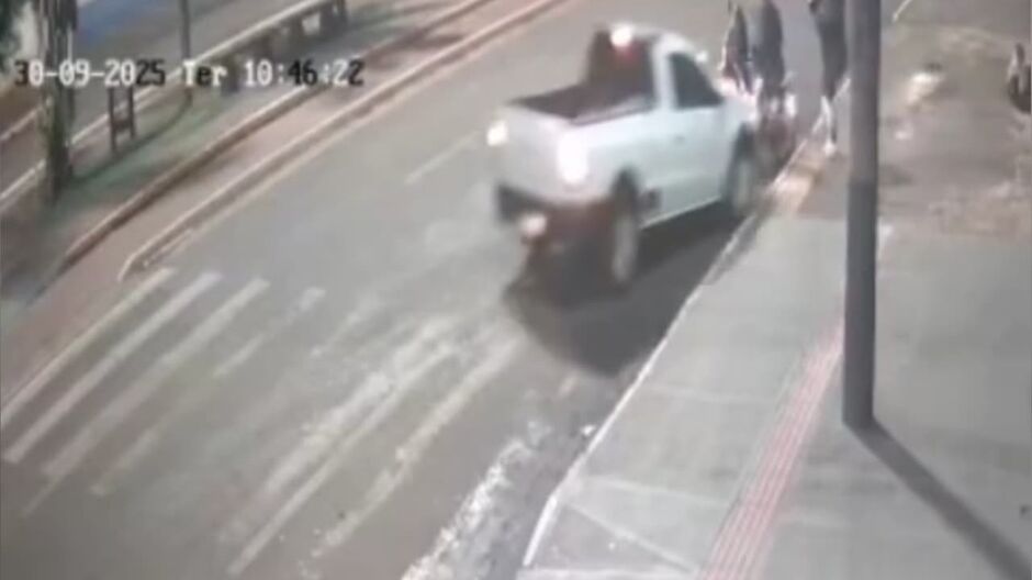 Homem joga carro contra ex-namorada e amiga em tentativa de feminicidio em MS