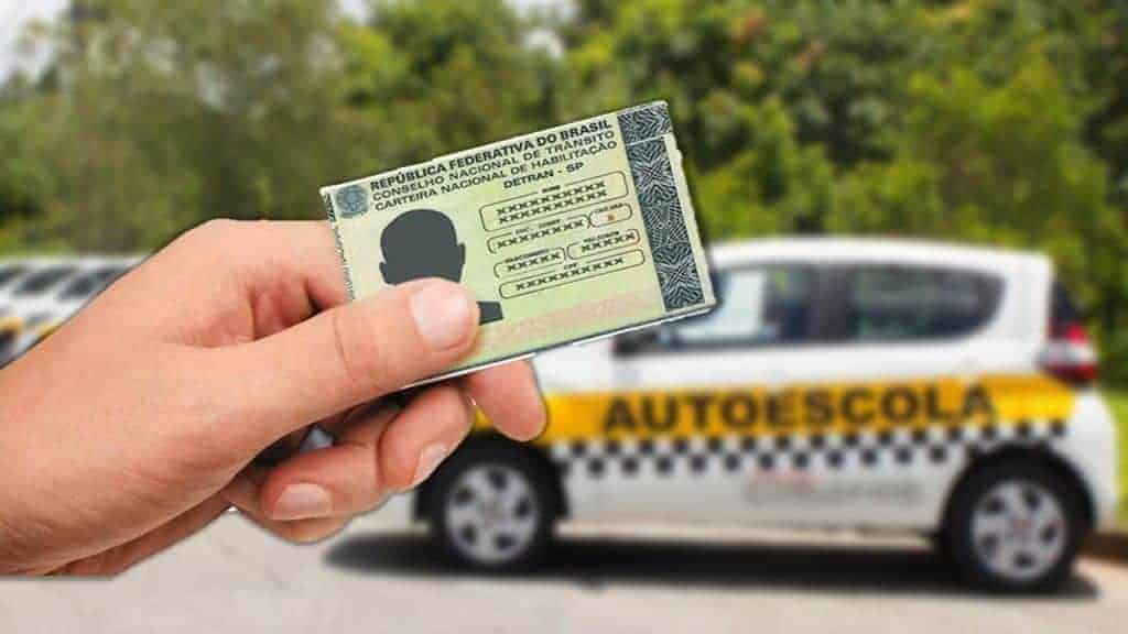 Proposta de CNH sem autoescola pode causar 170 mil demissões e fechamento de 15 mil empresas