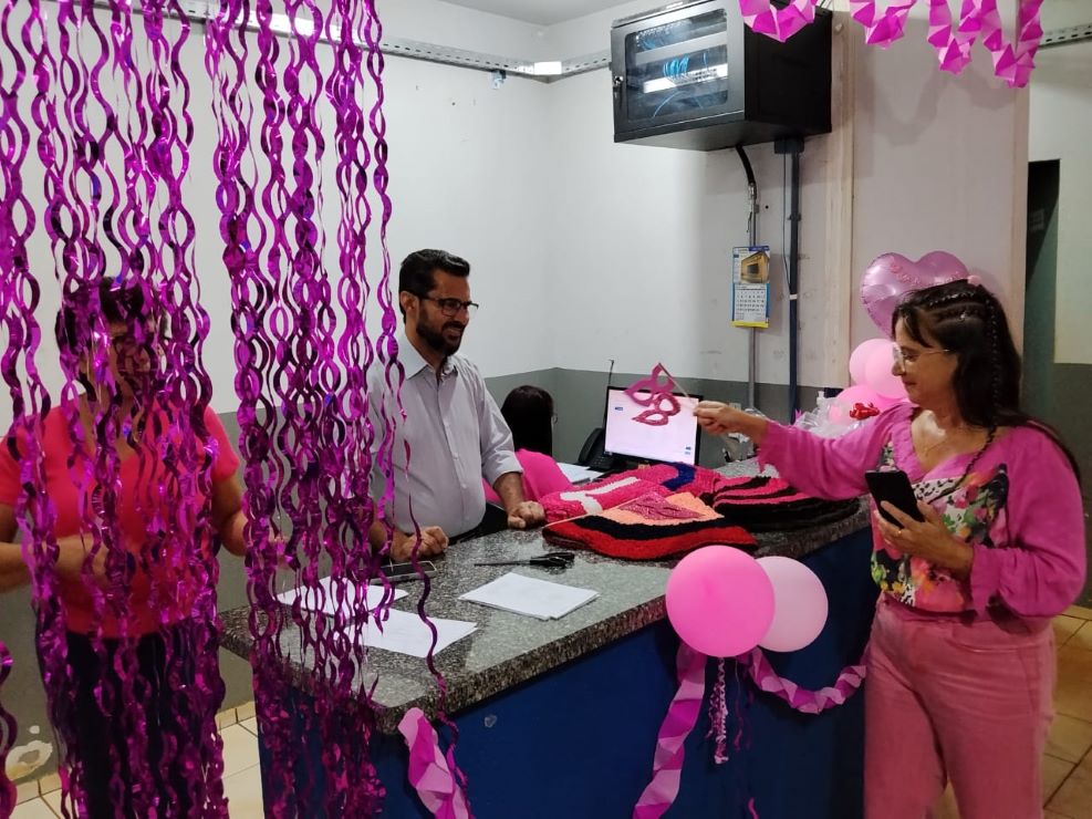 Campanha Outubro Rosa mobiliza Dourados com exames, palestras e conscientização