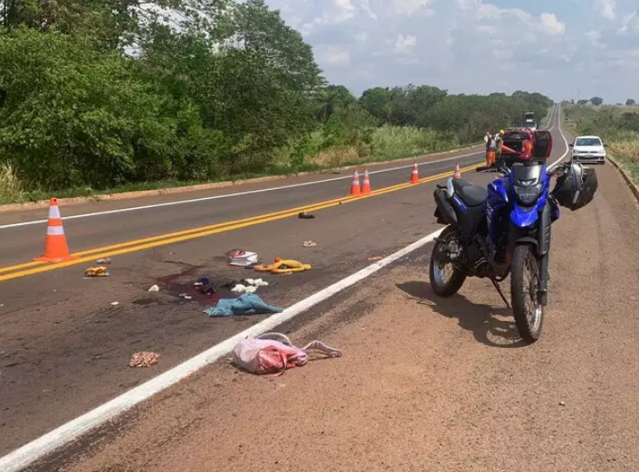 Três em uma moto: mulher perde a perna após colisão com caminhão na MS-010