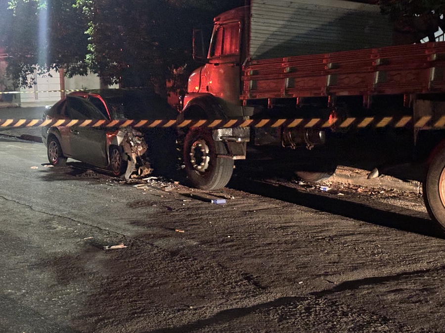Motorista morre após colidir carro em caminhão estacionado em MS
