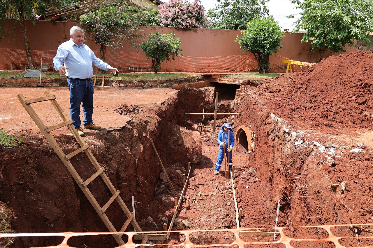 Prefeitura amplia obras na Avenida Indaiá para solucionar problemas de drenagem em Dourados