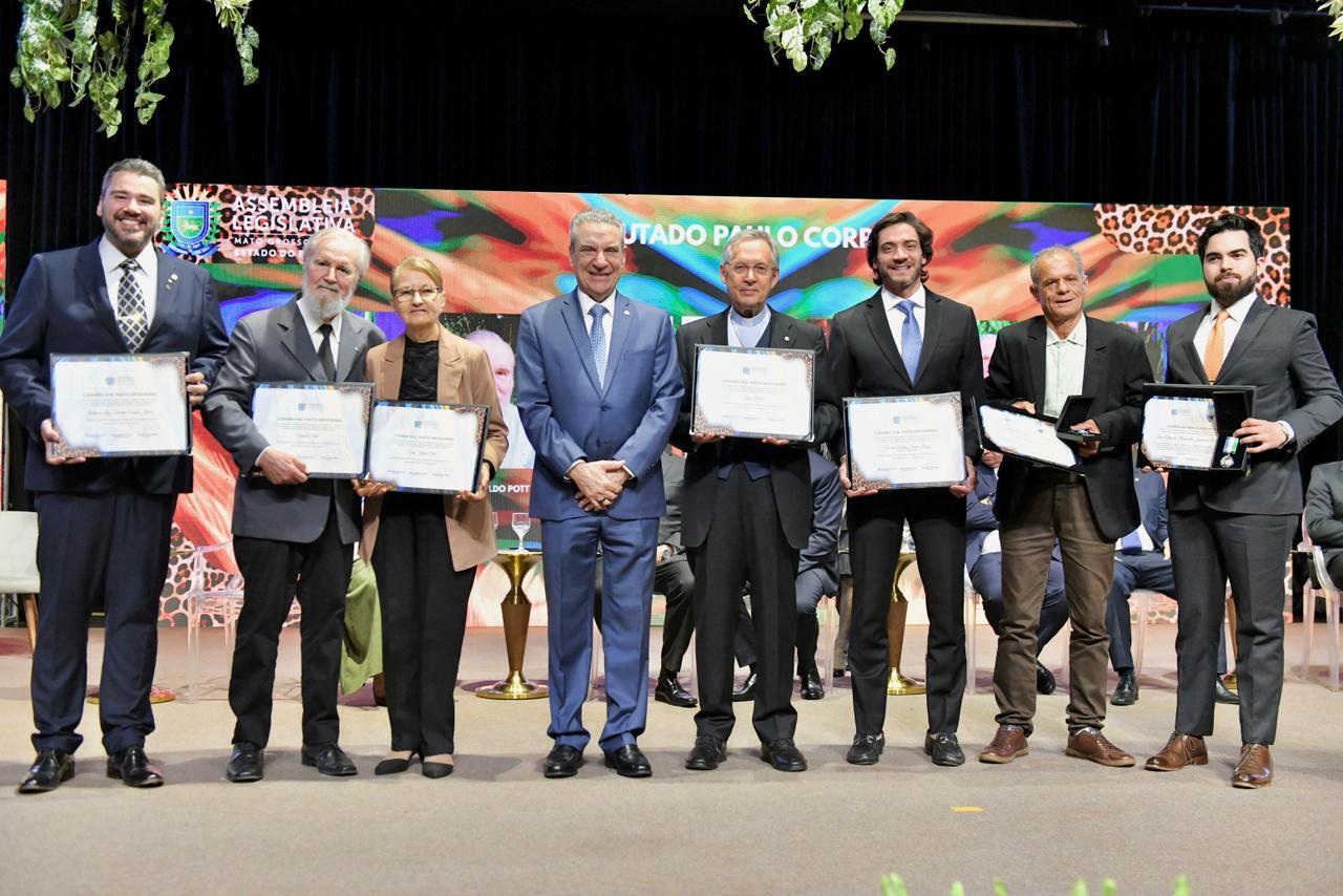 Paulo Corrêa entrega títulos a personalidades que contribuem para o desenvolvimento de MS