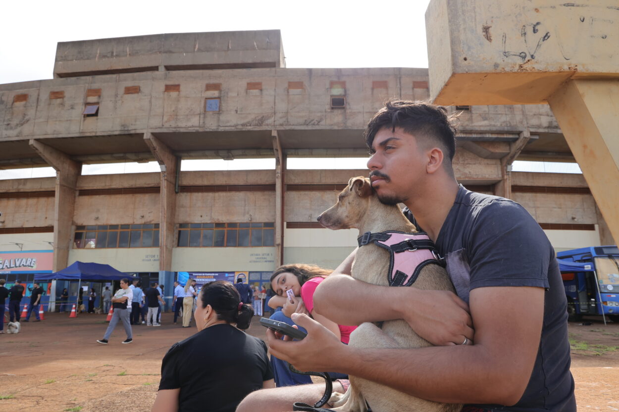 Caravana da Castração atendeu mais de 90 animais no 1º dia e prefeitura reforça cuidados.