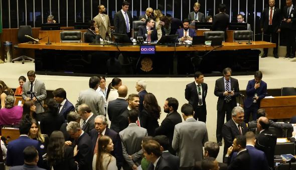 Câmara aprova projeto que dificulta abortos legais em crianças