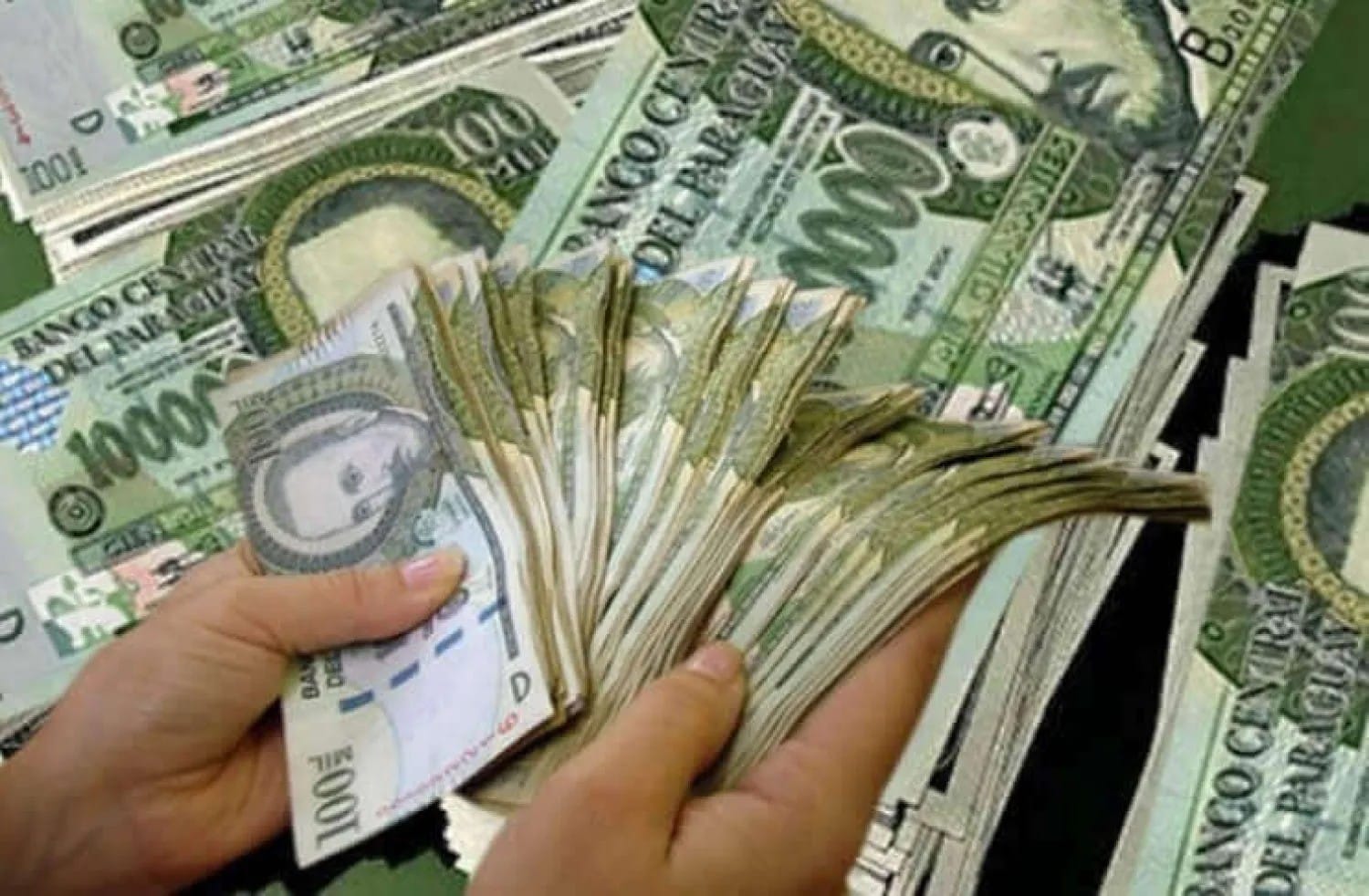 Polícia paraguaia apreende mais de 100 milhões de Guaranis com brasileiro na fronteira