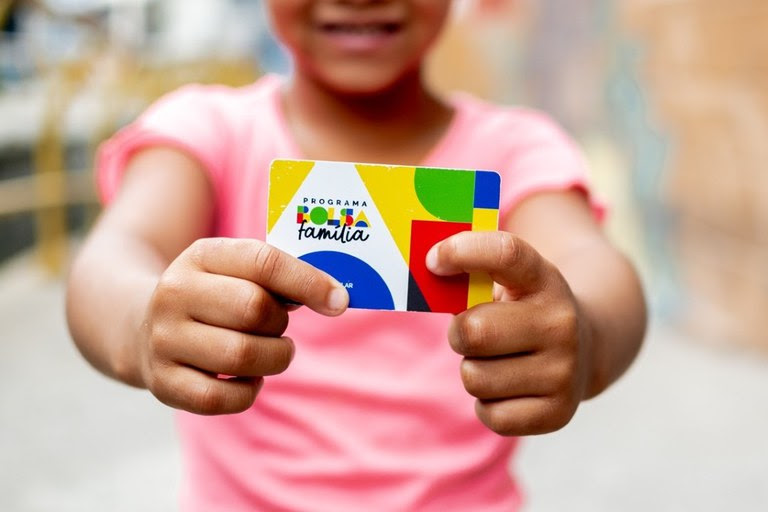 Pagamentos do Bolsa Família começam nesta sexta-feira (14); confira datas e valores extras