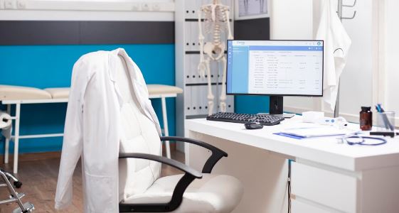 Médico é preso por suspeita de importunação sexual em posto de saúde em MS