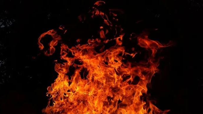 Mulher ateia fogo no namorado e mandou para sogra se desculpando pelo ocorrido