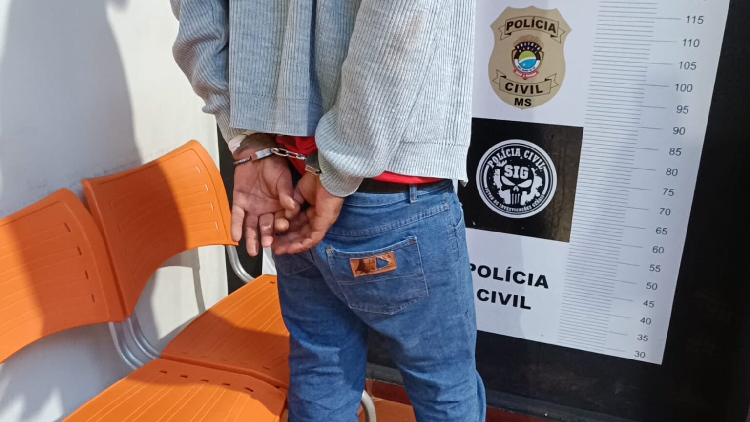 Homem é morto com facada no pescoço e suspeito é preso no mesmo dia