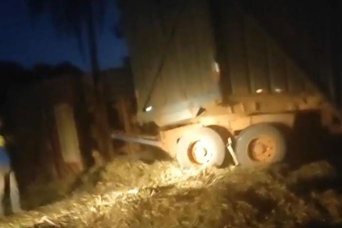 Engavetamento grave fecha BR-163 e deixa motorista em estado crítico