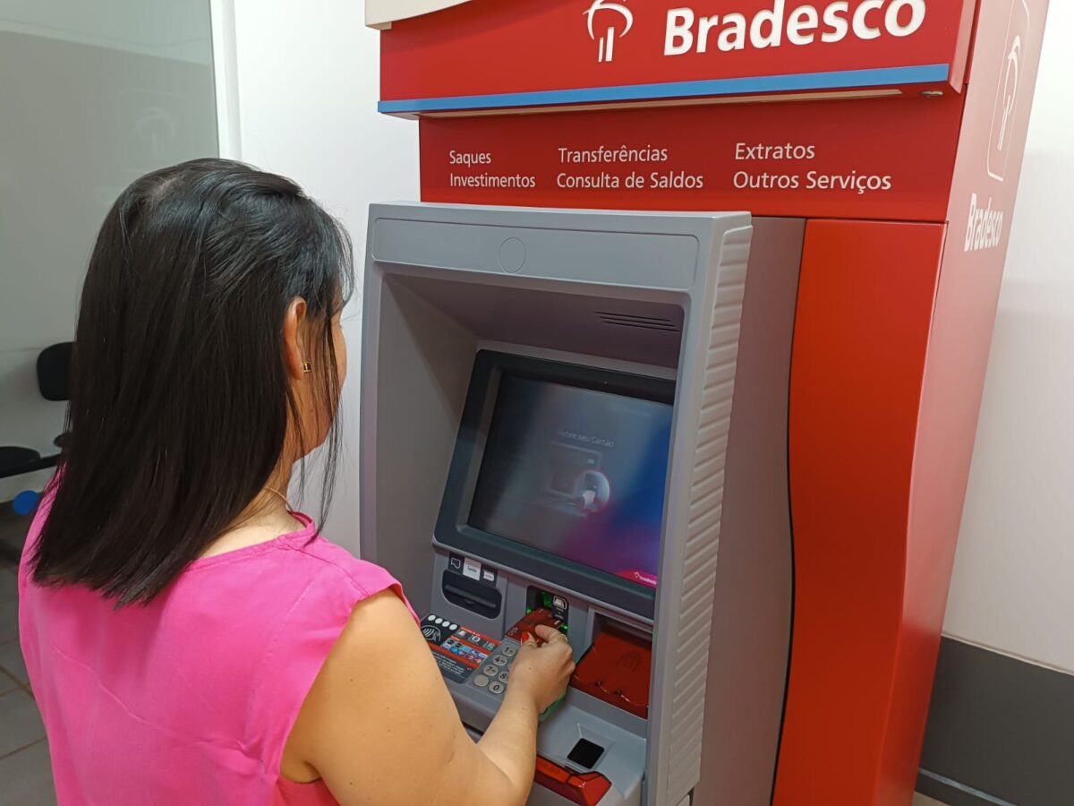 Servidores da Prefeitura de Dourados acordam com salários de novembro na conta