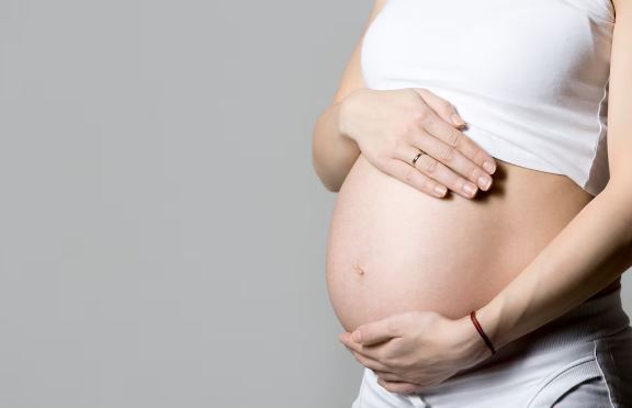 Mulher grávida de 7 meses recebe autorização para interromper gestação por malformação fetal