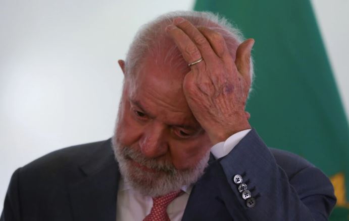 Desaprovação ao governo Lula volta a crescer e supera aprovação